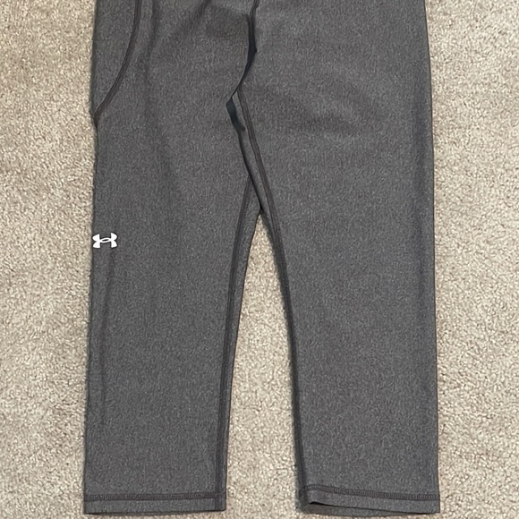UNDER ARMOUR CHARCOAL LIGHT HEATHER COMPRESSION CAPRI LEGGINGS GRAY SIZE MEDIUM - Picture 4 of 6